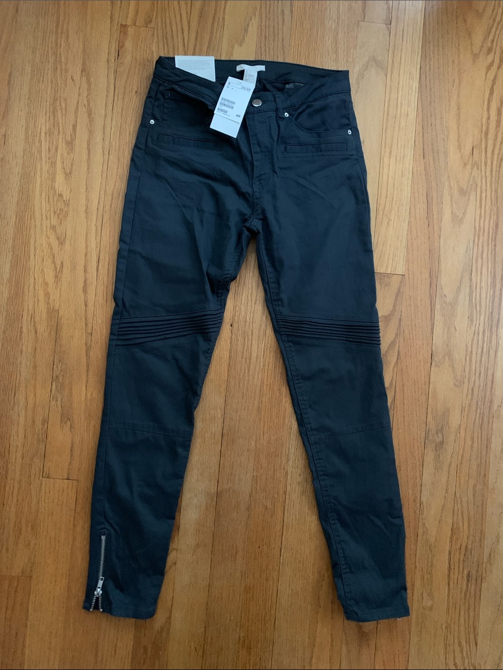 2015 Deadstock NWT H&M Black Skinny Moto Jeans with Knee Rib Detailing